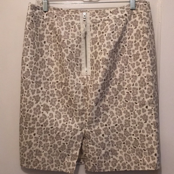 Cream and gray animal print skirt - Picture 2 of 3